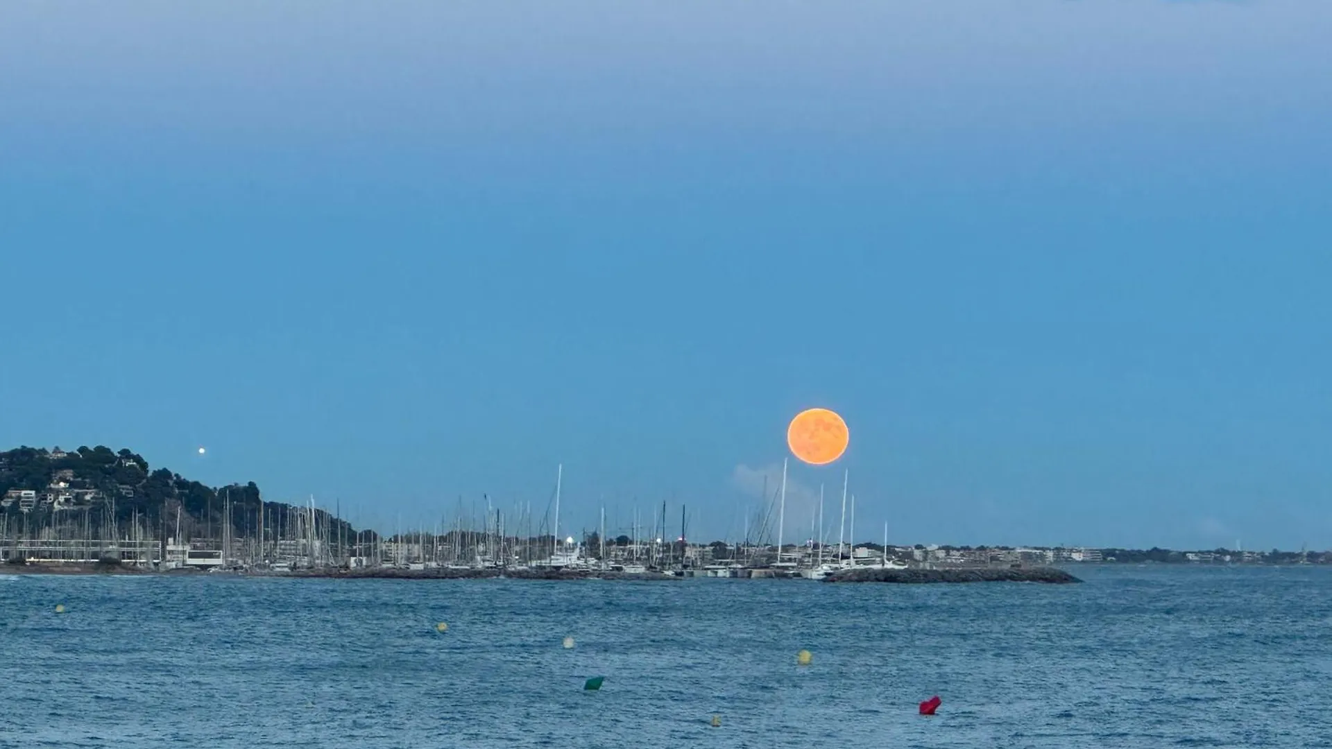 Experience Fantastique De Dormir Berce Par La Mer Pres De Barcelona كاستيلديفيلس بوتيل
