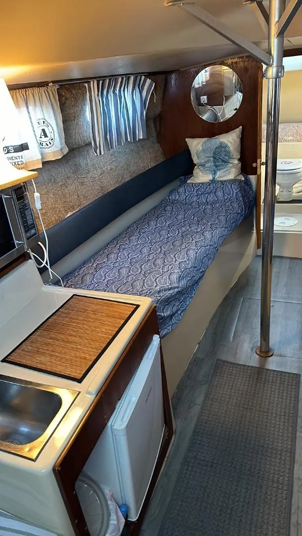 Experience Fantastique De Dormir Berce Par La Mer Pres De Barcelona Castelldefels